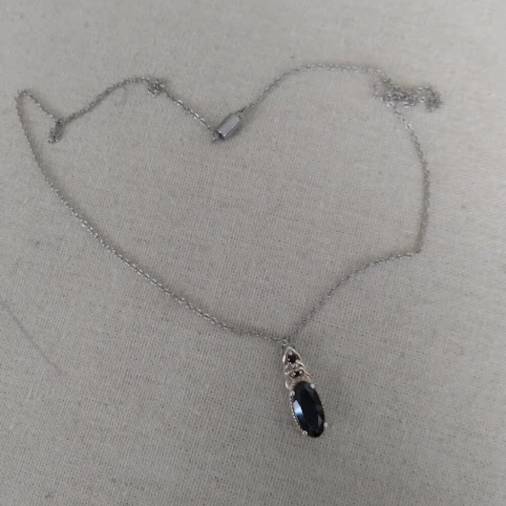 D Joy: 925 silver mounted black stone pendant on a silver chain necklace.